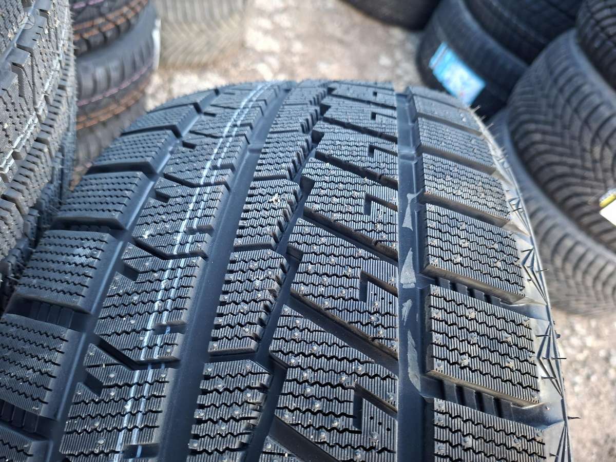 Maxtrek, žieminės 255/40 R20
