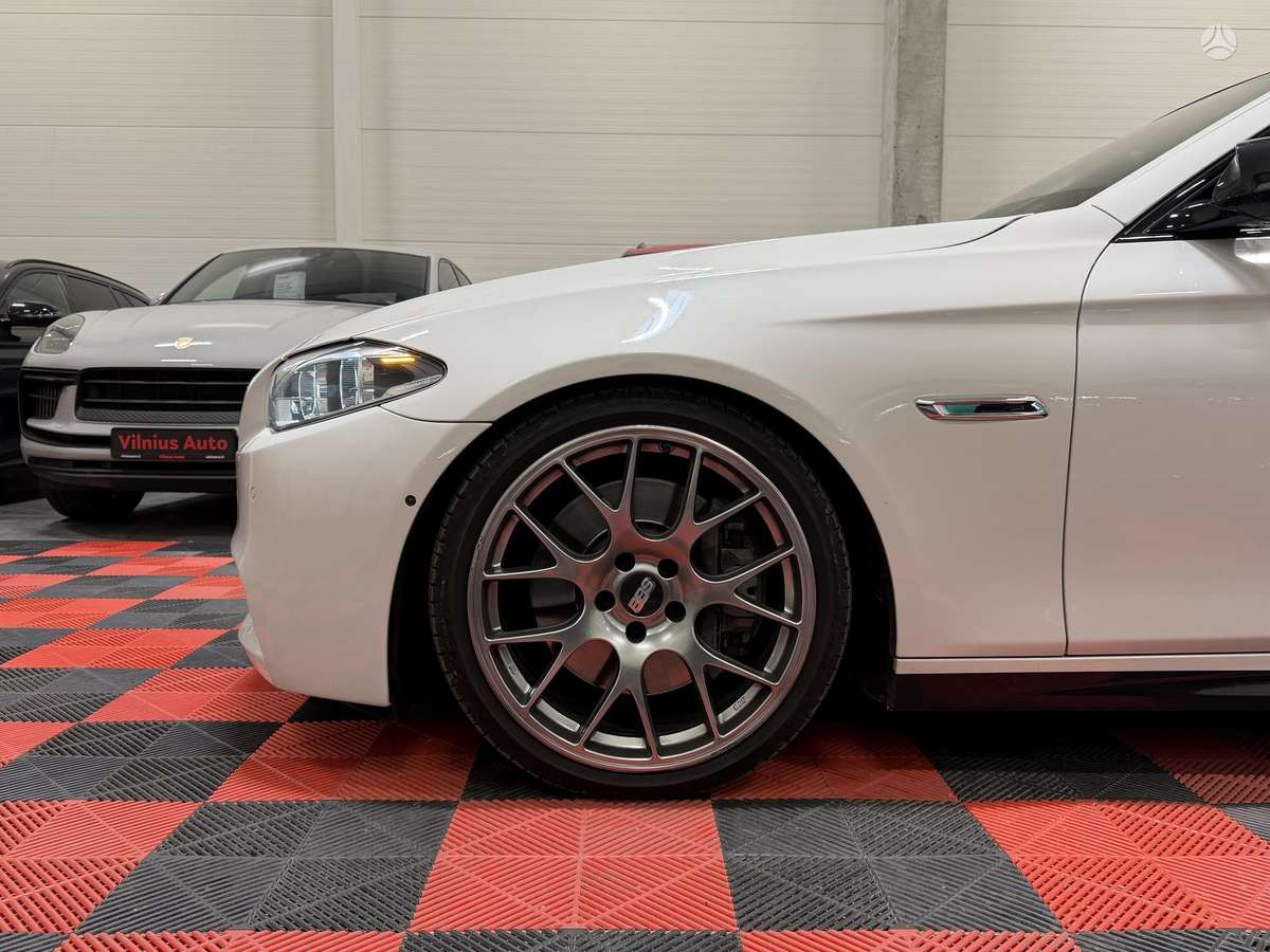 BMW 550, 4.4 l., Седан