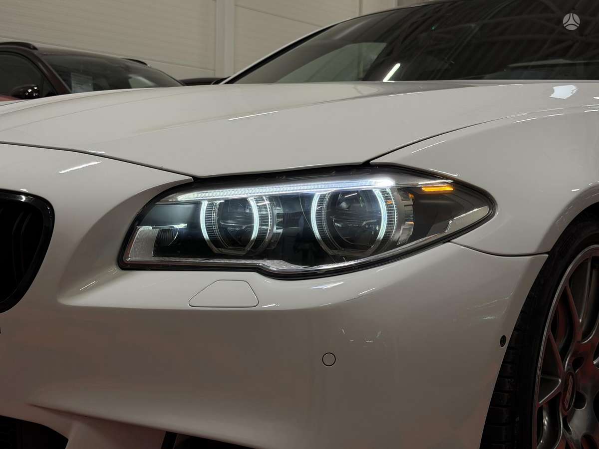 BMW 550, 4.4 l., Седан