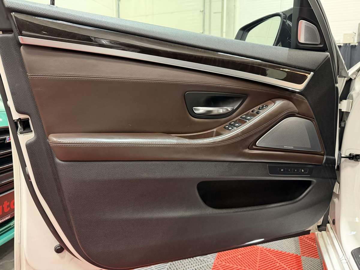 BMW 550, 4.4 l., Седан