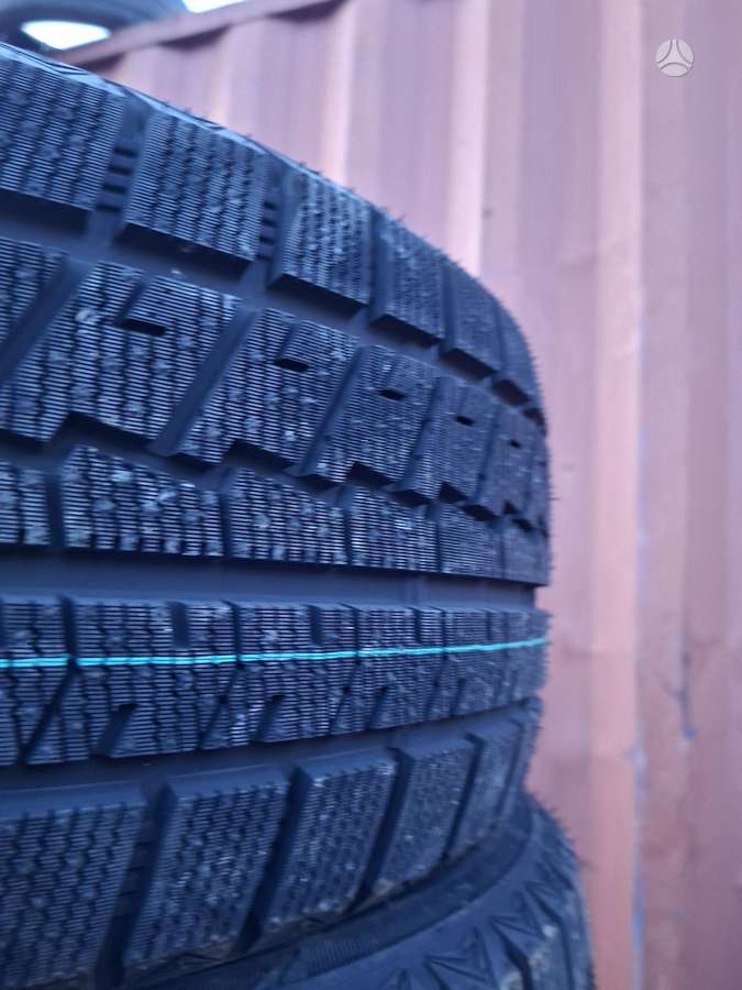 Maxtrek, winter 235/40 R19