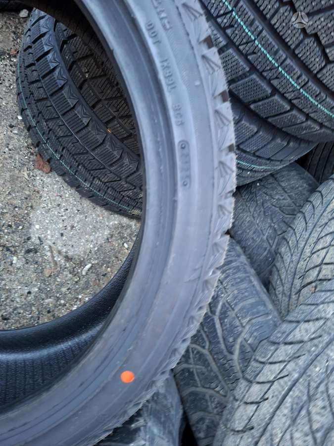 Maxtrek, winter 235/40 R19
