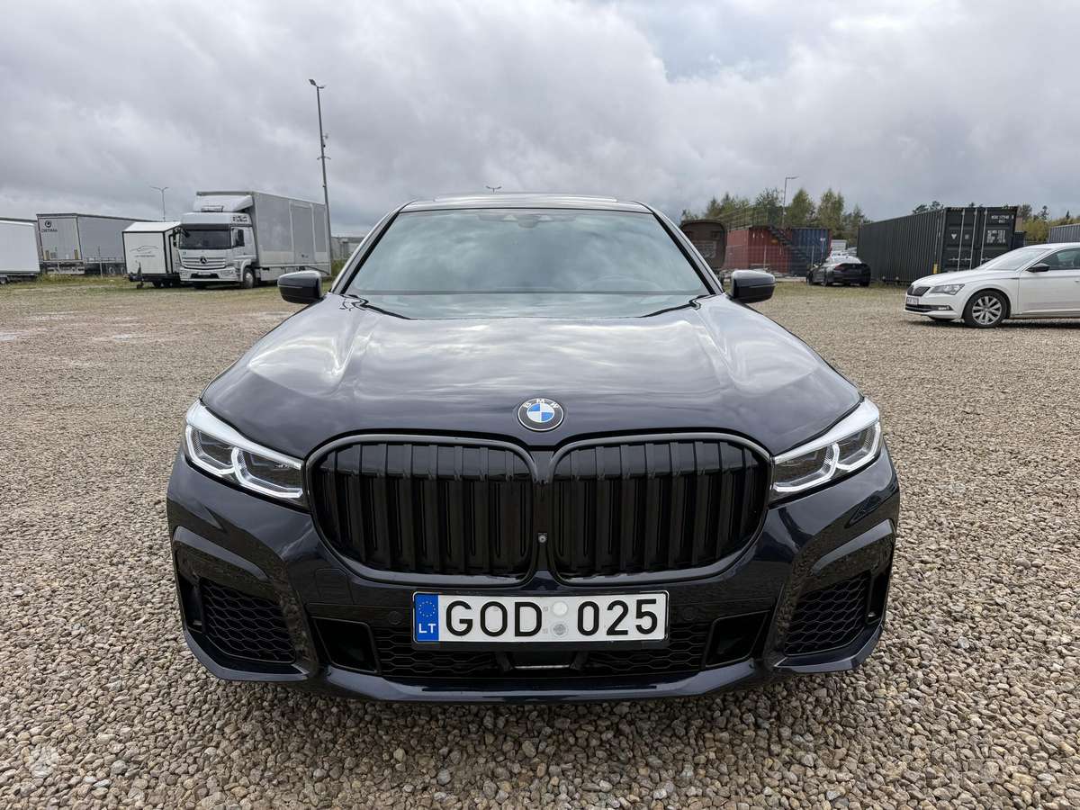 BMW 750, 4.4 l., Седан