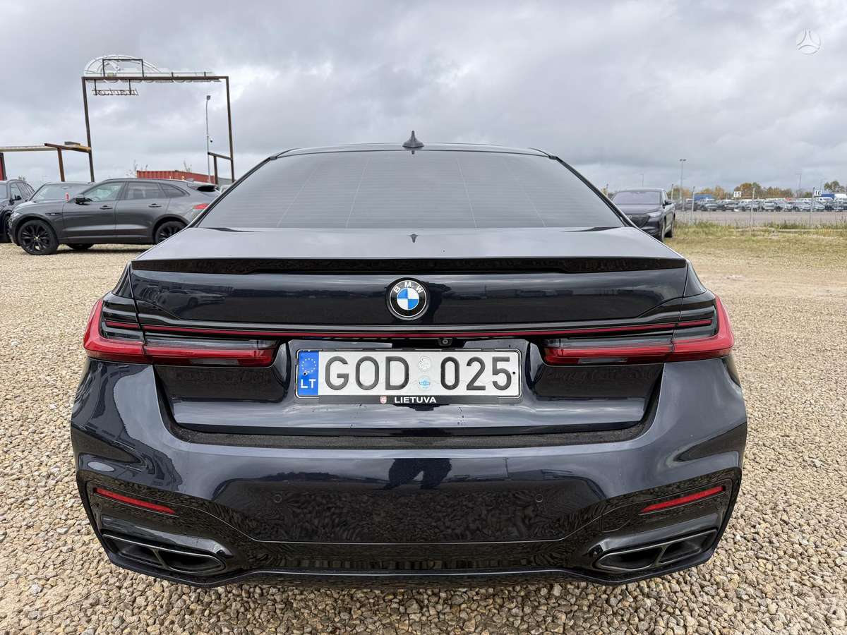 BMW 750, 4.4 l., Седан