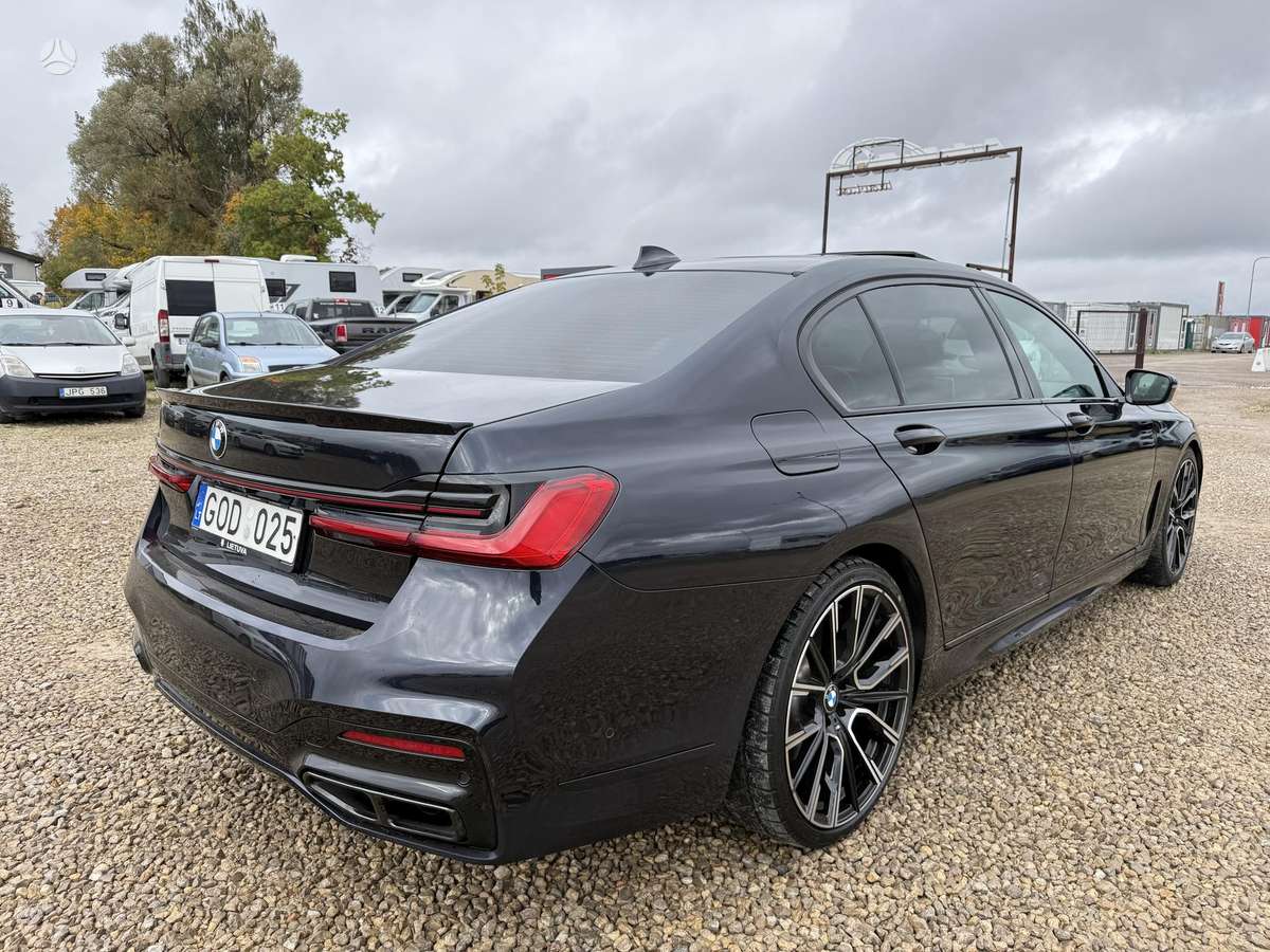 BMW 750, 4.4 l., Седан
