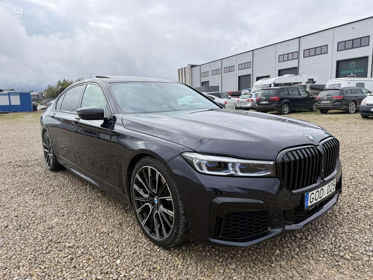 BMW 750, 4.4 l., Седан