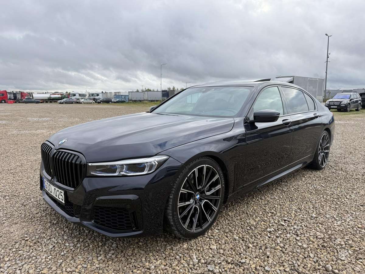 BMW 750, 4.4 l., Седан