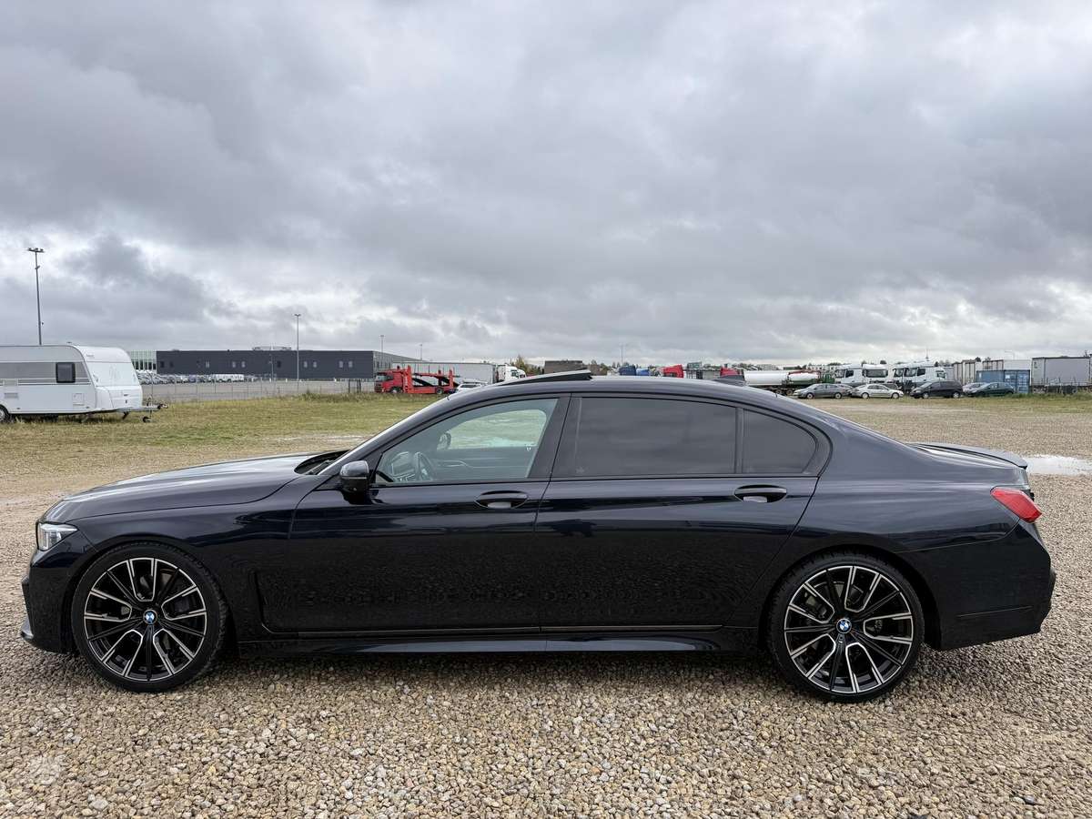 BMW 750, 4.4 l., Седан