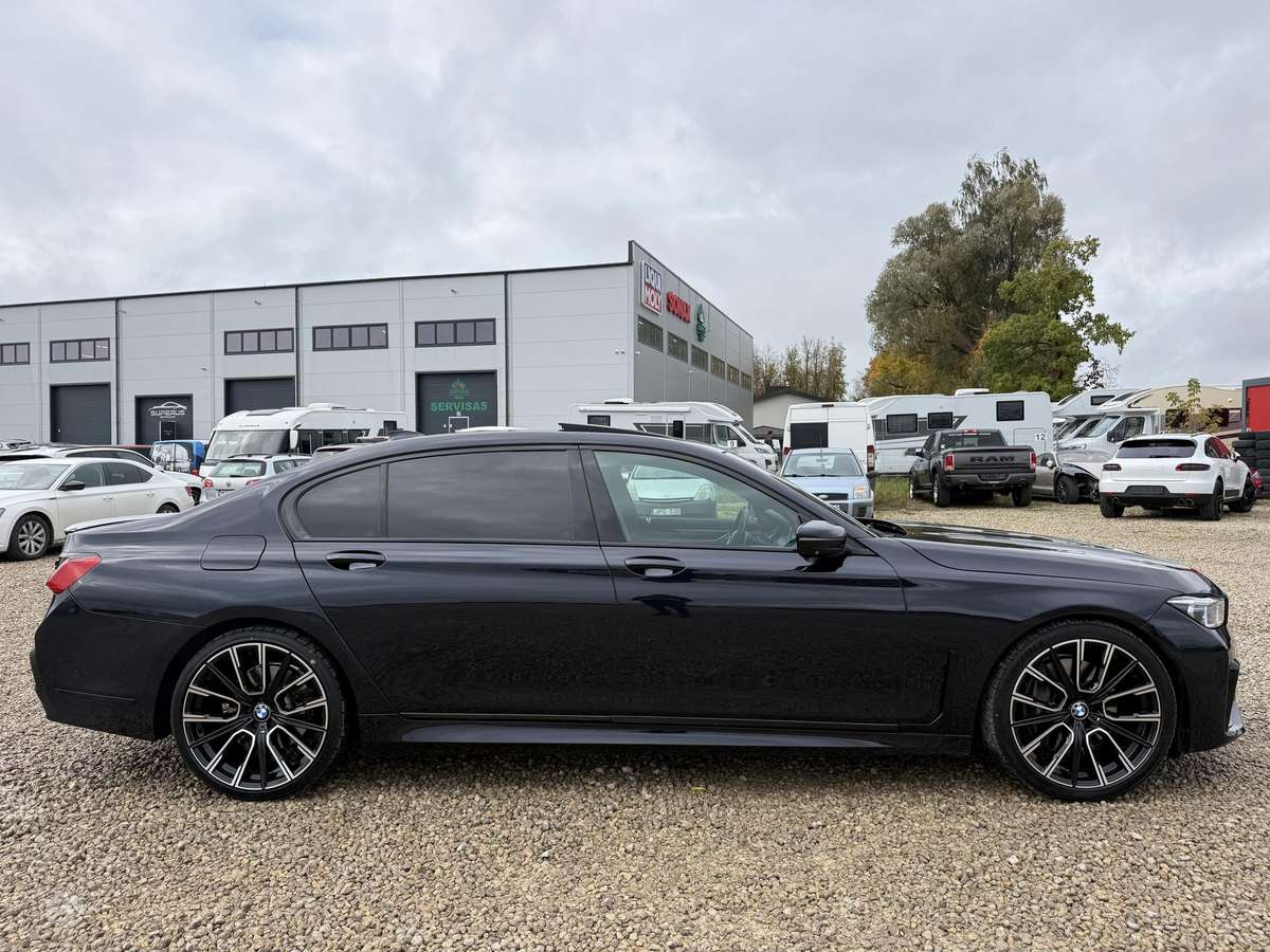 BMW 750, 4.4 l., Седан
