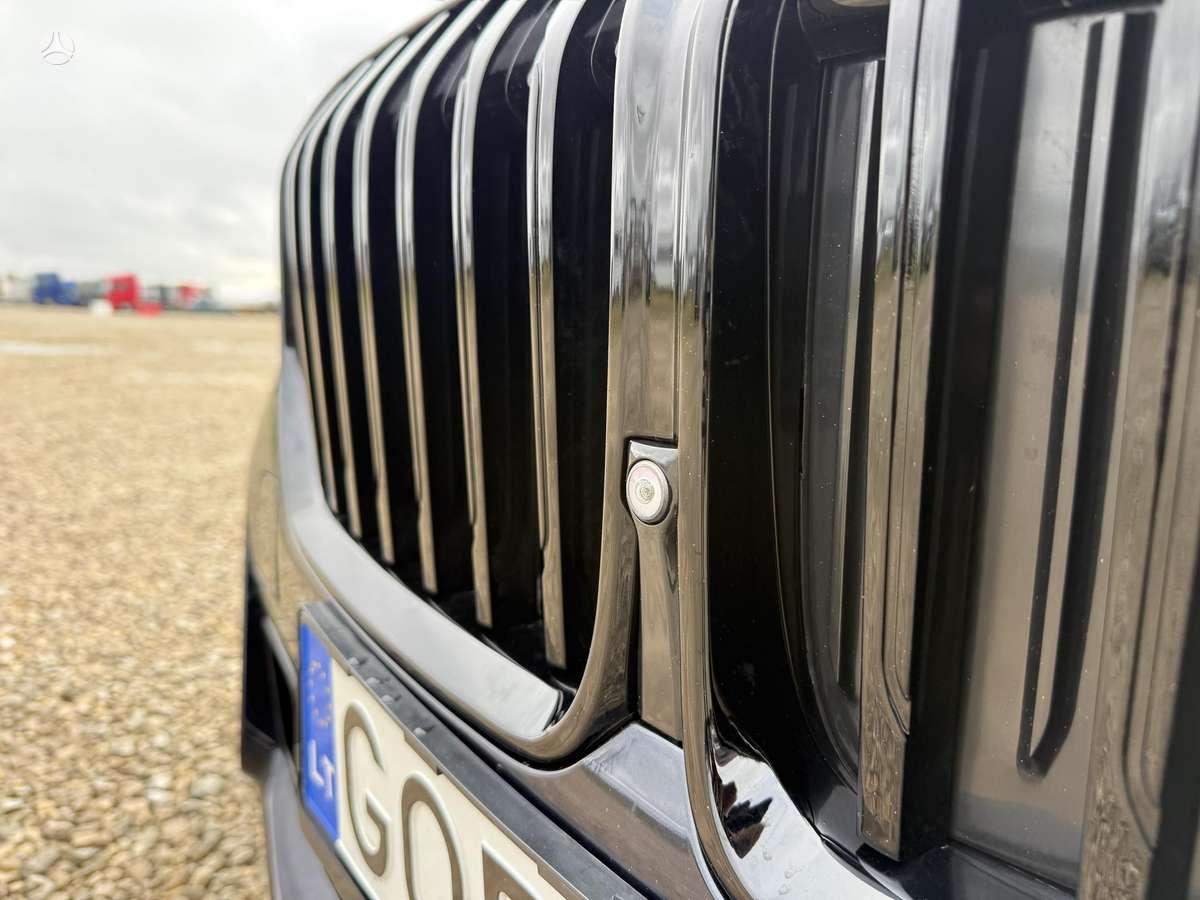 BMW 750, 4.4 l., Седан