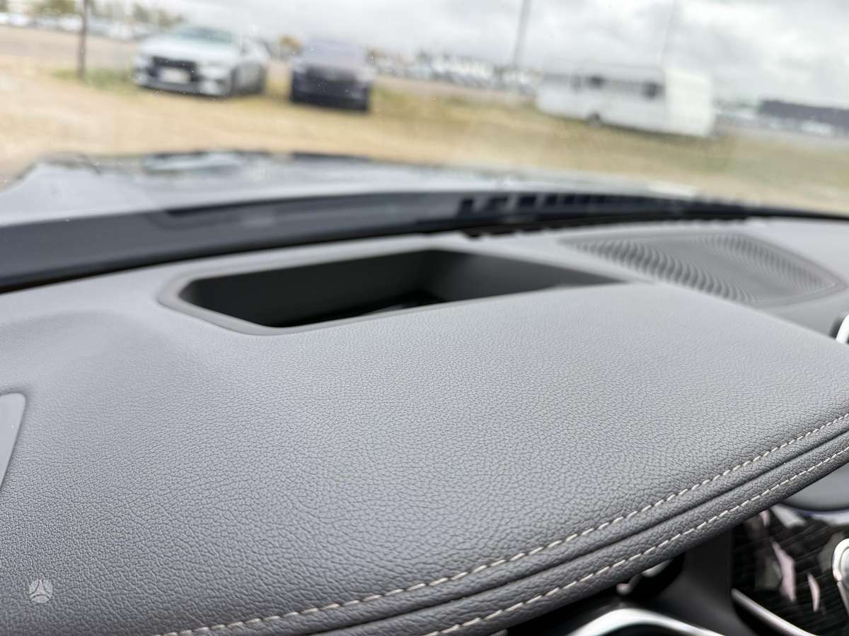 BMW 750, 4.4 l., Седан