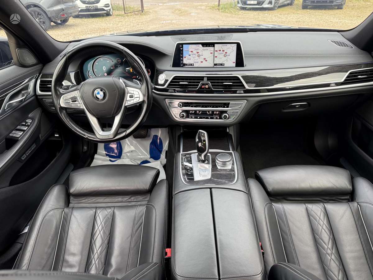 BMW 750, 4.4 l., Седан