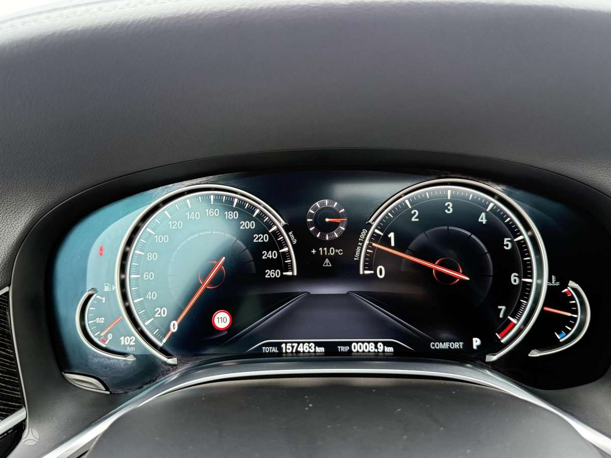 BMW 750, 4.4 l., Седан