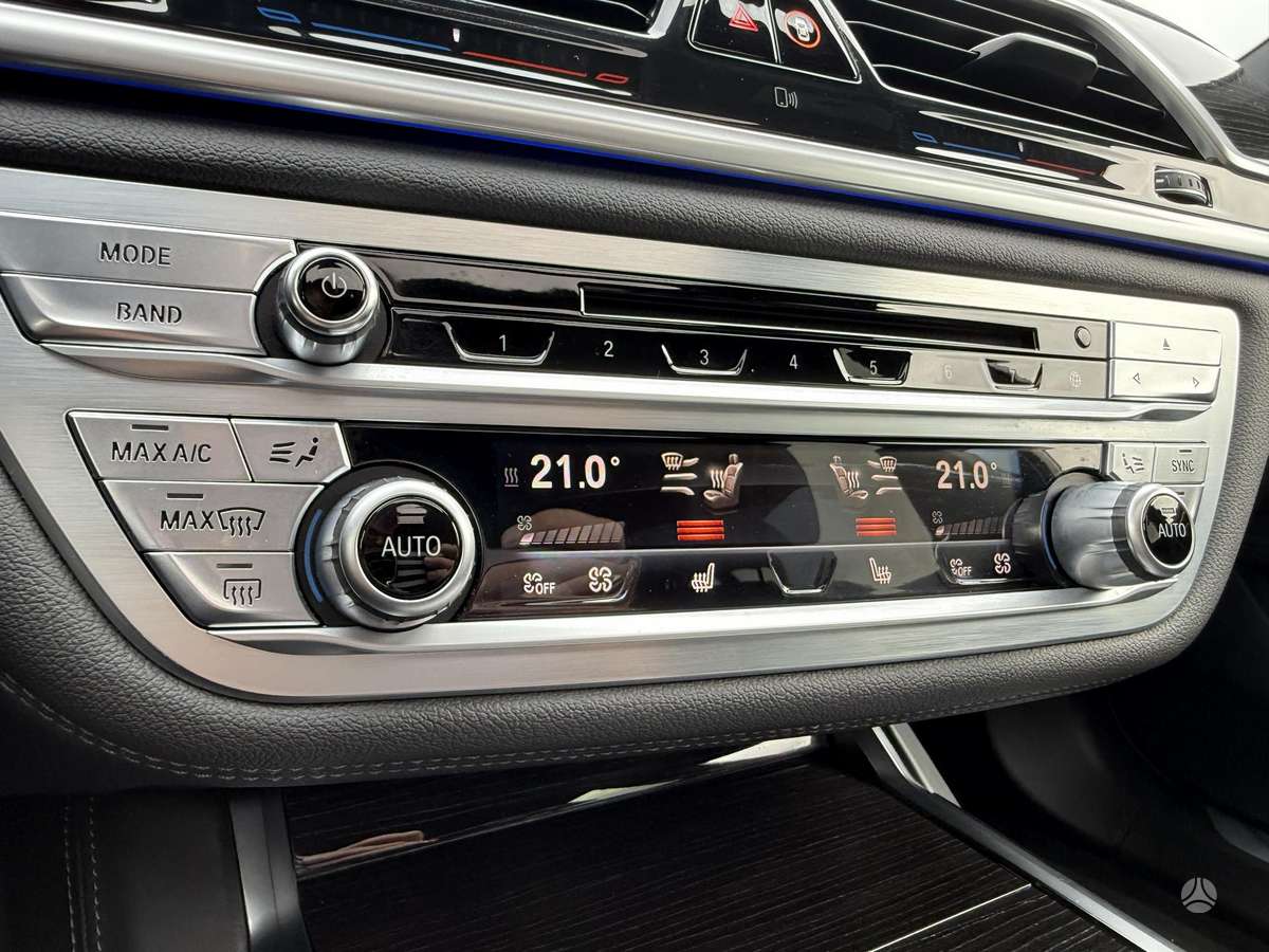 BMW 750, 4.4 l., Седан