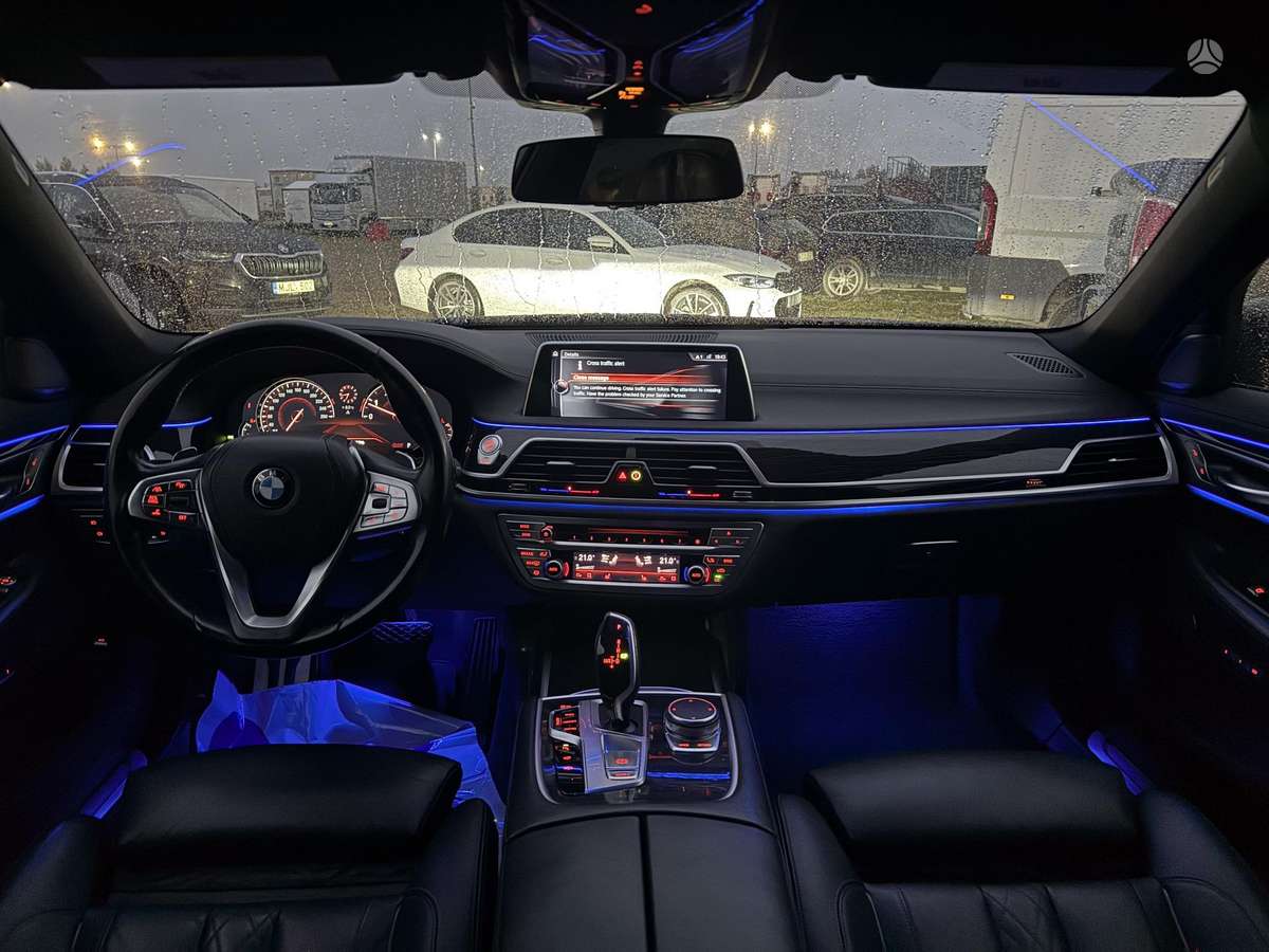 BMW 750, 4.4 l., Седан