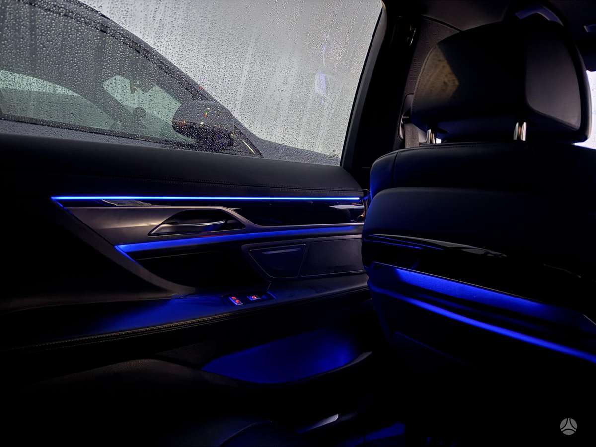 BMW 750, 4.4 l., Седан