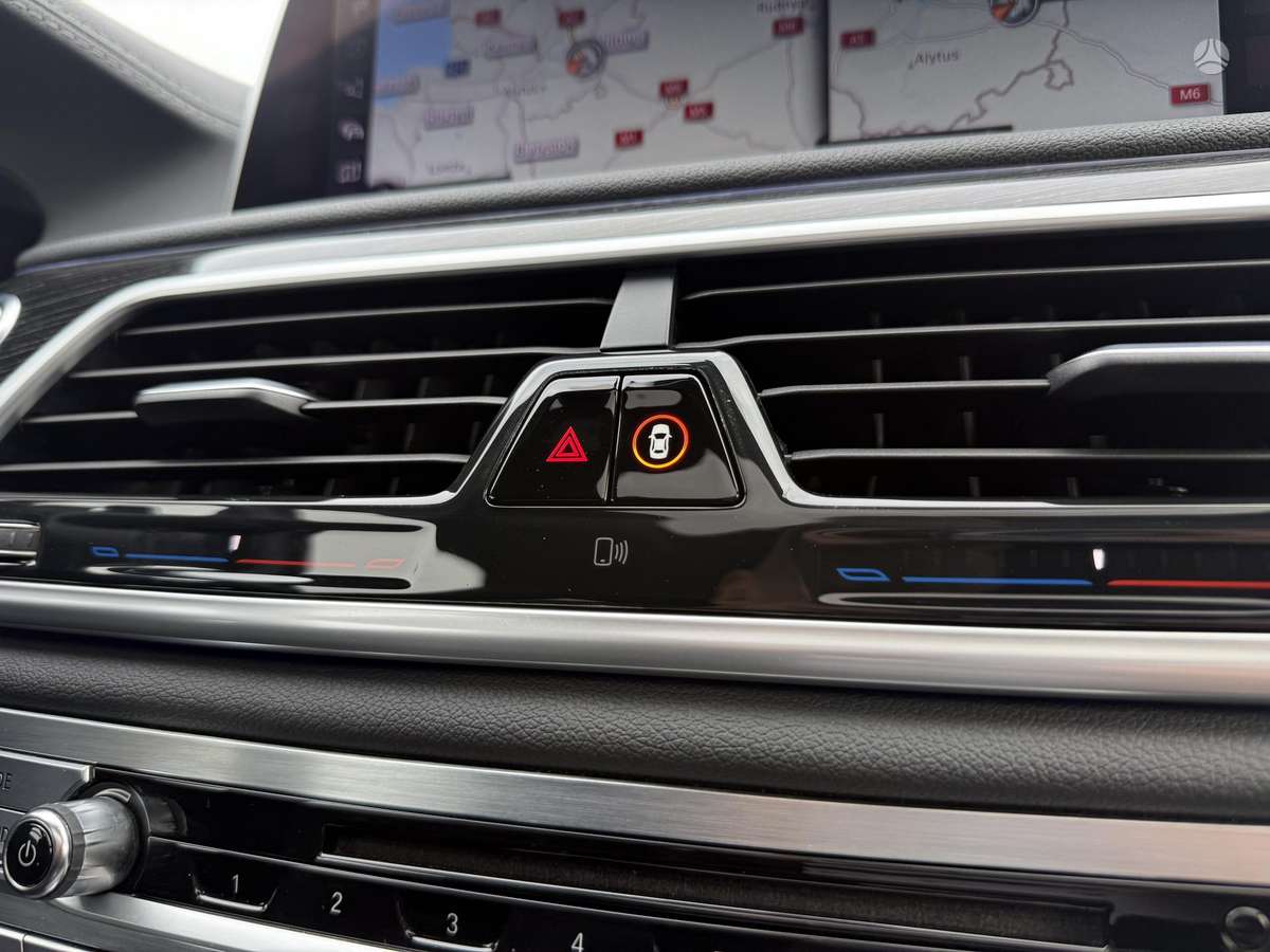 BMW 750, 4.4 l., Седан