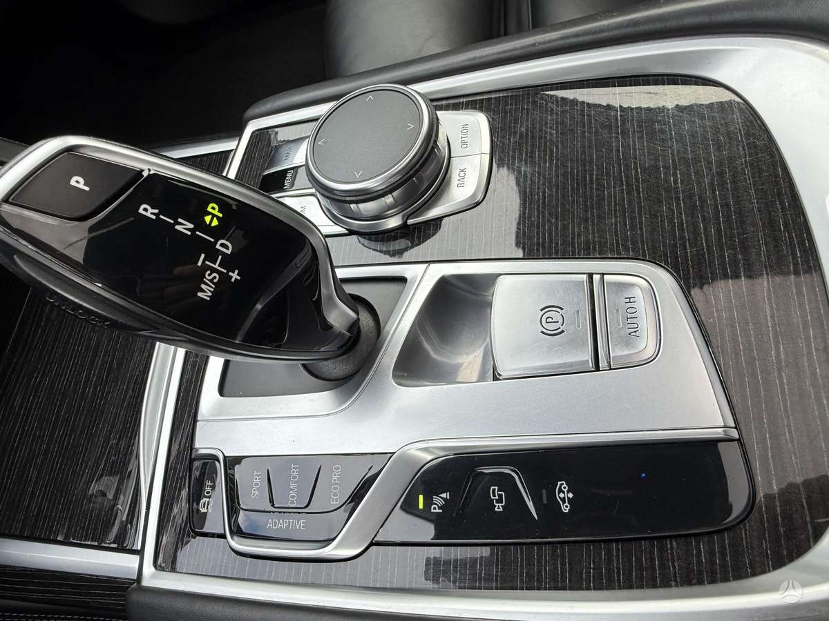 BMW 750, 4.4 l., Седан