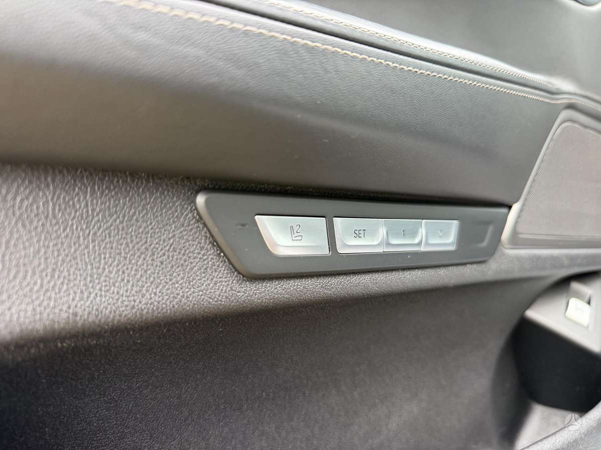 BMW 750, 4.4 l., Седан