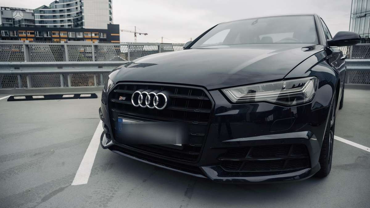 Audi A6, Седан