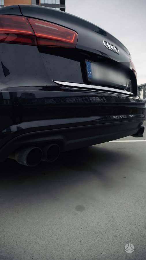 Audi A6, Седан