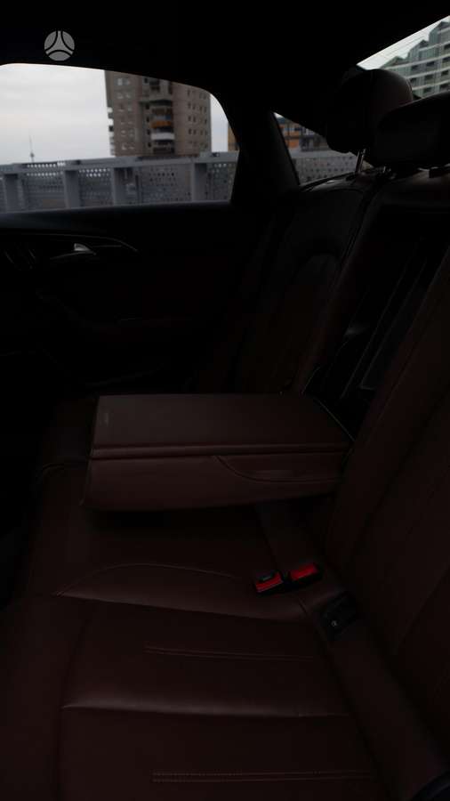 Audi A6, Седан