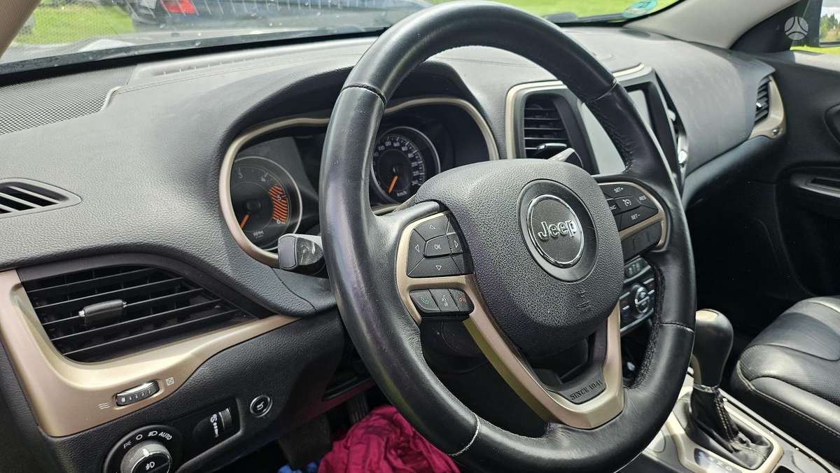 Jeep Cherokee dalimis