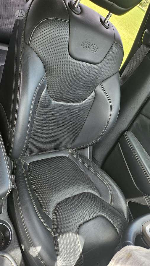 Jeep Cherokee dalimis