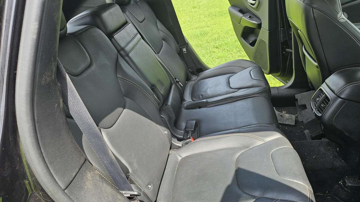 Jeep Cherokee dalimis