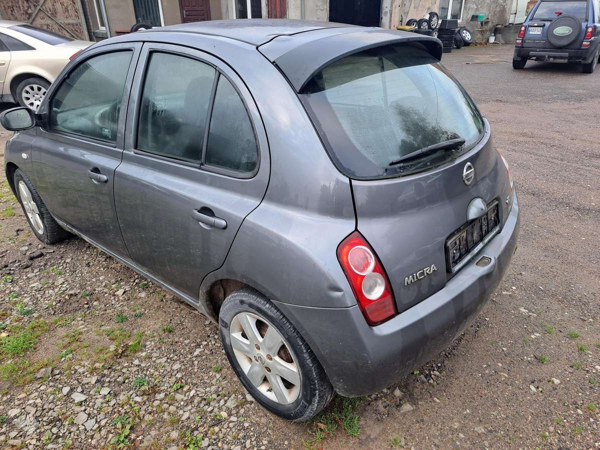 Nissan Micra dalimis. Dalimis
