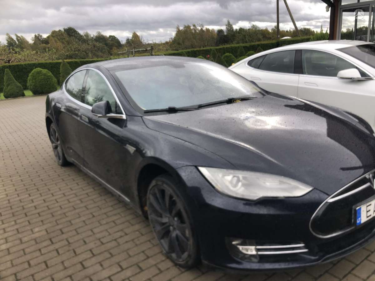 Tesla Model S, 60 kWh, hatchback