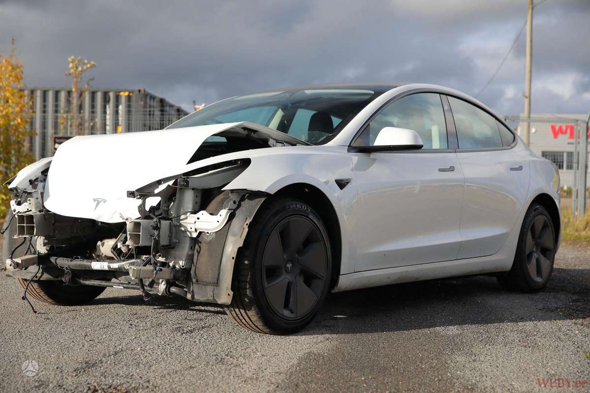 Tesla Model 3, saloon / sedan