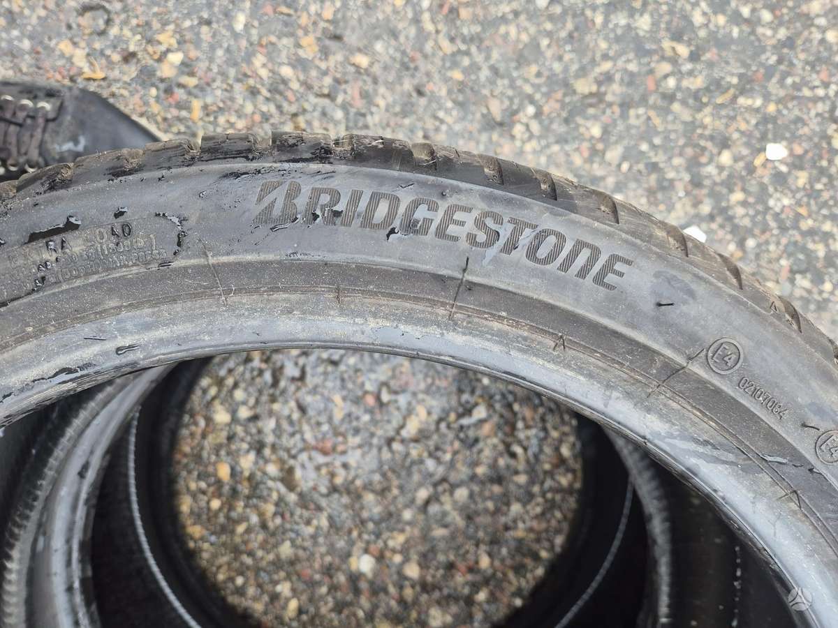 Bridgestone, всесезонные 225/40 R18