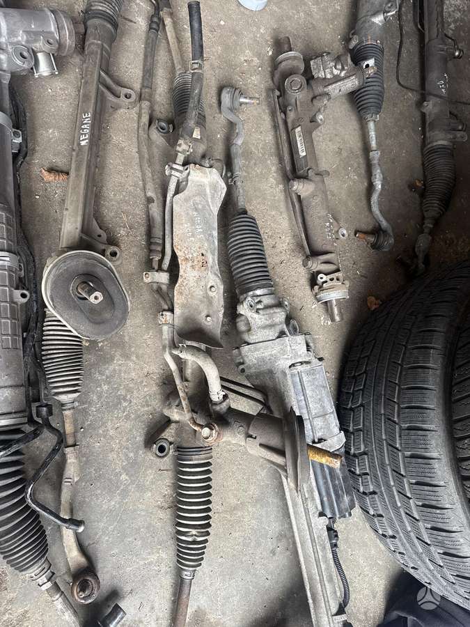 Mazda 3 Bagažines dangtis vairo kolonele