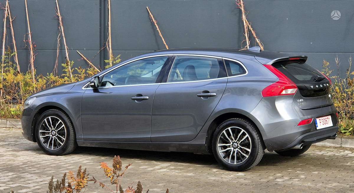 Volvo V40, 2.0 l., Хэтчбек