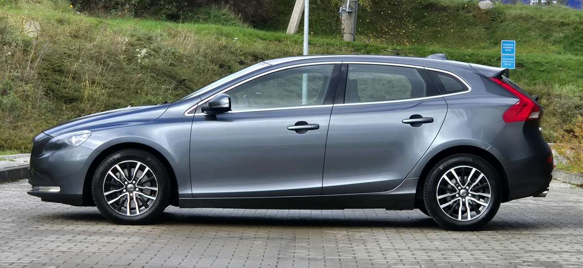 Volvo V40, 2.0 l., Хэтчбек