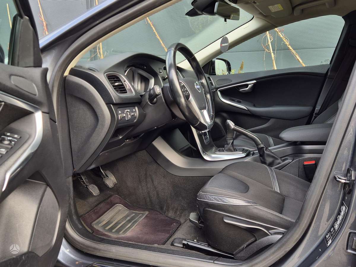 Volvo V40, 2.0 l., hatchback