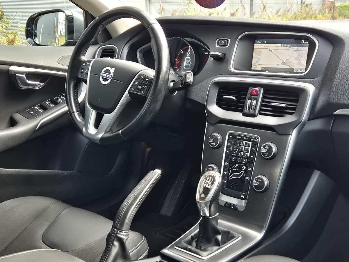 Volvo V40, 2.0 l., hatchback