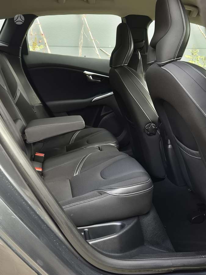 Volvo V40, 2.0 l., hatchback