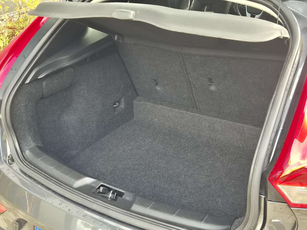 Volvo V40, 2.0 l., hatchback