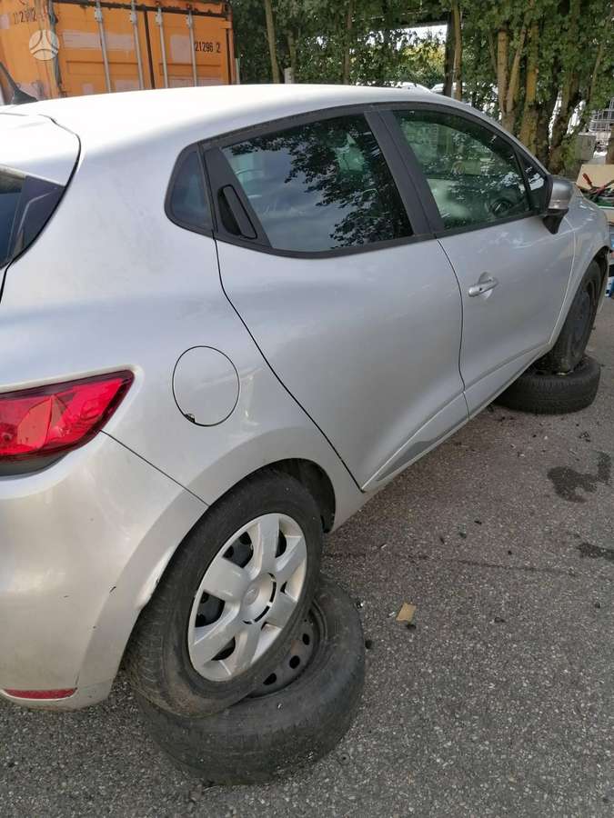 Renault Clio 37069885048