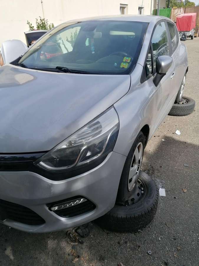 Renault Clio 37069885048