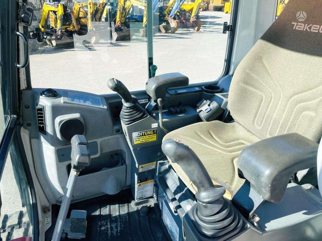 Takeuchi TB235, мини-экскаваторы