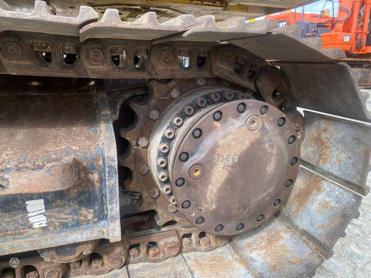 Caterpillar 323, excavator