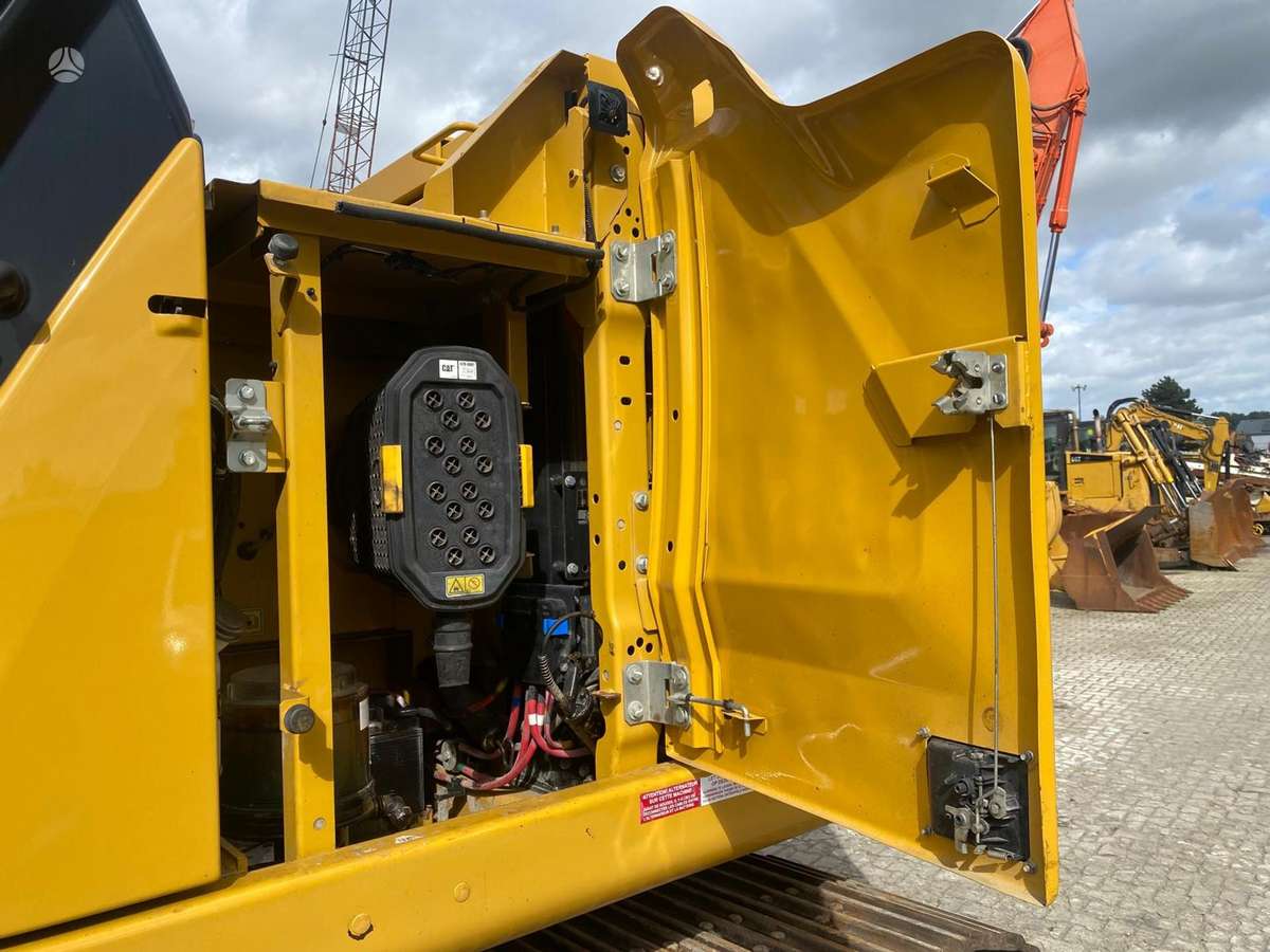 Caterpillar 323, ekskavatoriai