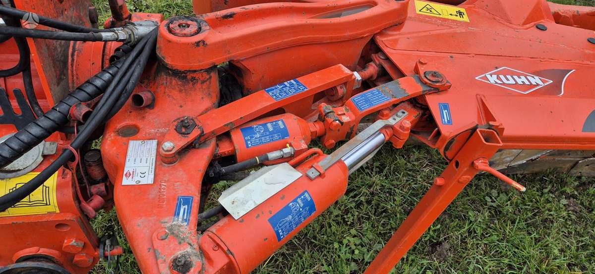 Kuhn VARI-MASTER 153 5 Korpusų, plūgai