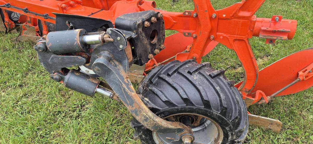 Kuhn VARI-MASTER 153 5 Korpusų, плуги