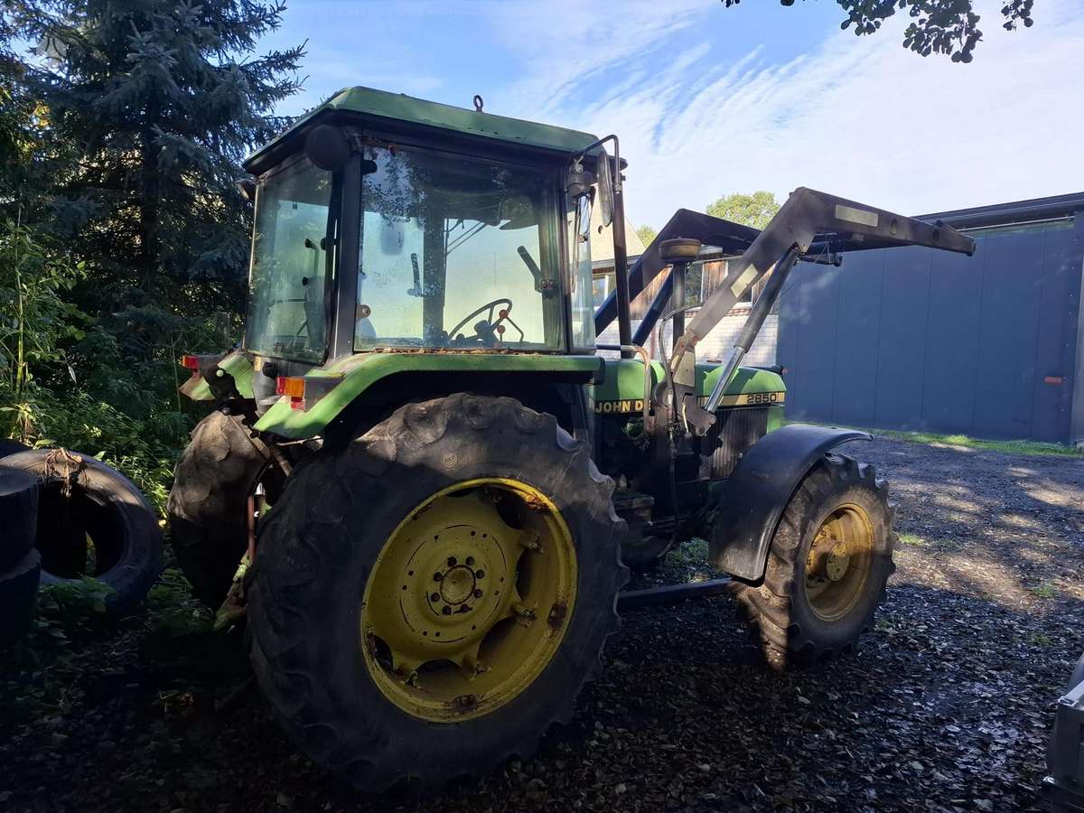 John Deere 2850, traktoriai