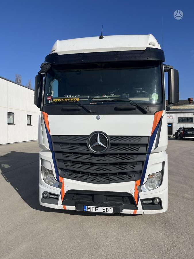 Mercedes-Benz Actros 1845 Mega, double sleeper