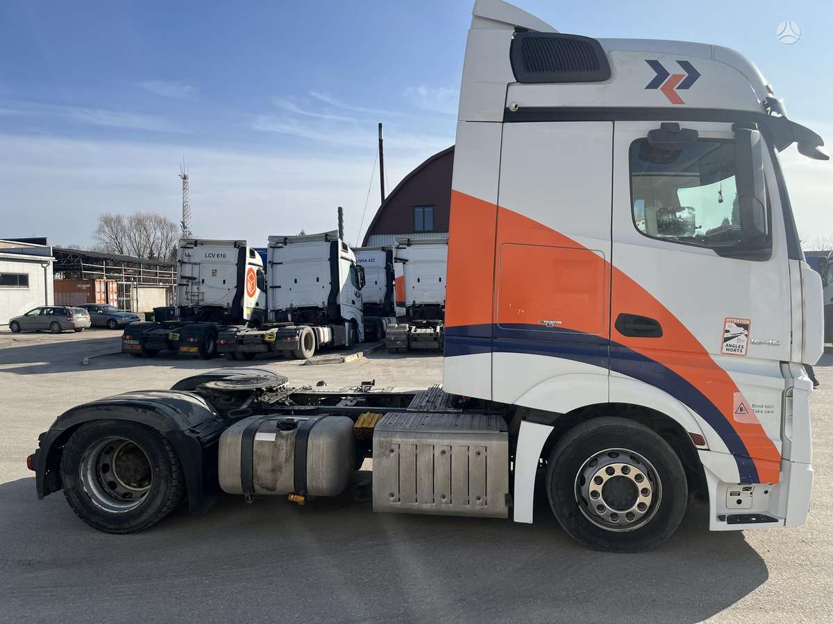Mercedes-Benz Actros 1845 Mega, double sleeper